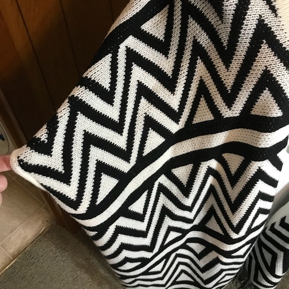 Joompy Sweater - Picture 3 of 6